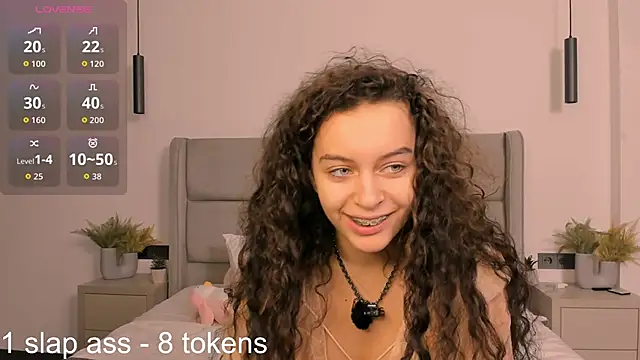 Snapshot of Luna_Starlight chatting on February 28, 2026, 9:14 pm Luna Starlight online show from February 28, 2026, 9:14 pm