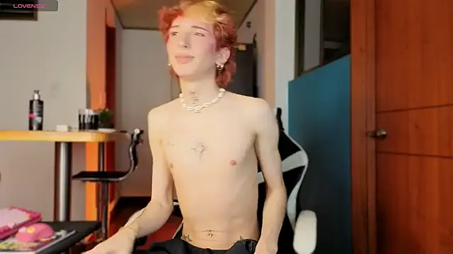 Snapshot of golden_twink_ chatting on February 1, 2026, 1:48 am golden twink online show from February 1, 2026, 1:48 am