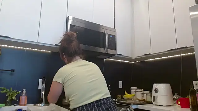 HazelSkyesChat online show from April 17, 2026, 9:06 pm