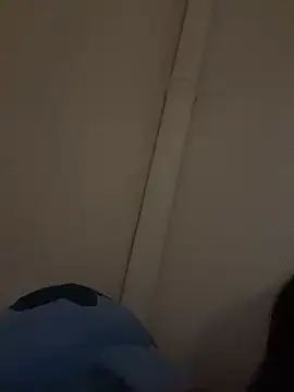 Snapshot of louveee6 chatting on February 5, 2026, 10:38 pm louveee6 online show from February 5, 2026, 10:38 pm