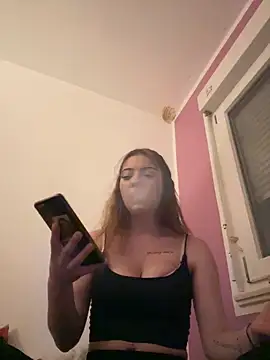 Snapshot of SofieKayla chatting on April 14, 2026, 9:20 pm SofieKayla online show from April 14, 2026, 9:20 pm