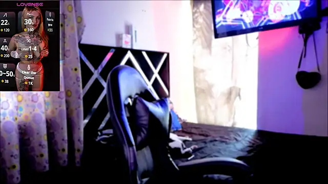 Snapshot of Zoeee_001 chatting on February 10, 2026, 9:25 pm Zoeee 001 online show from February 10, 2026, 9:25 pm