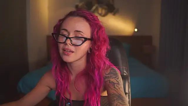 Sarah Pink online show from June 10, 2026, 2:51 pm