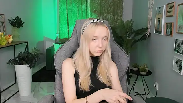 MaoqiBeverly online show from March 8, 2026, 5:22 am