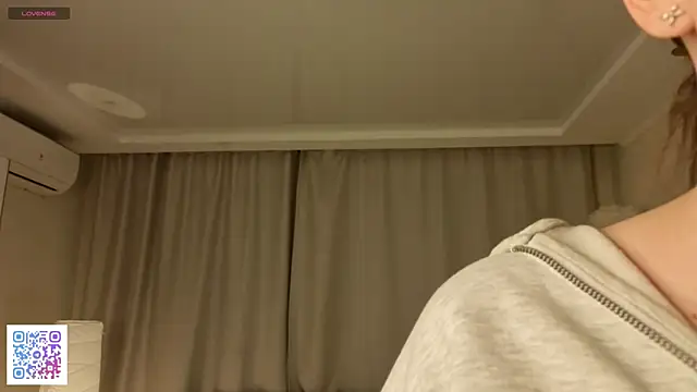 LeanneDinkle online show from February 28, 2026, 4:56 am