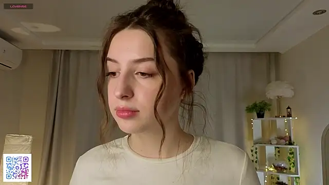 LeanneDinkle online show from February 21, 2026, 4:47 am