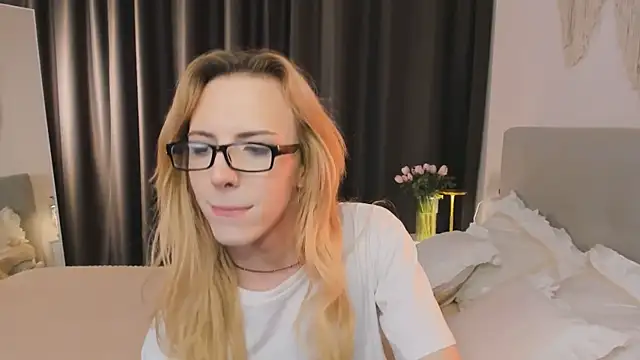 Tiffany  King online show from March 22, 2026, 3:46 pm