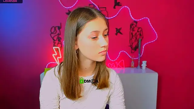 arianaa cat online show from April 17, 2026, 6:55 pm