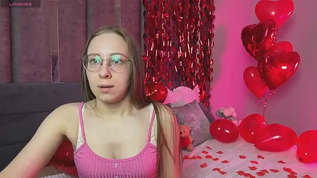 Snapshot of LillAlice chatting on February 13, 2026, 12:32 am LillAlice online show from February 13, 2026, 12:32 am