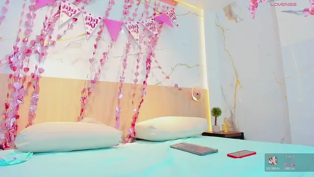 rebecca ponce  online show from February 16, 2026, 7:12 pm