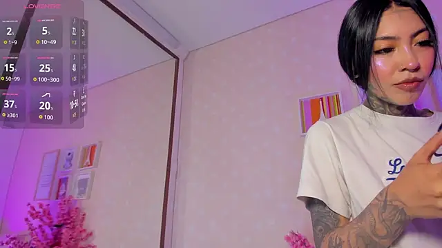 Snapshot of Ashley_Blum_ chatting on April 14, 2026, 12:10 pm Ashley Blum online show from April 14, 2026, 12:10 pm