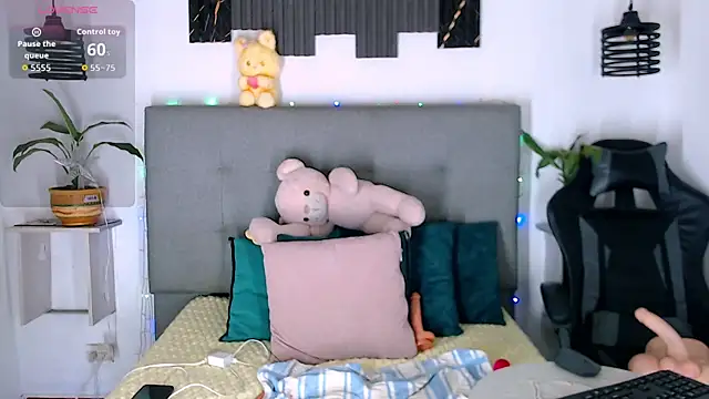 Snapshot of Sophia_Valentina chatting on April 14, 2026, 4:39 am Sophia Valentina online show from April 14, 2026, 4:39 am