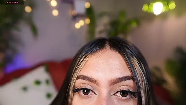 Giselle Laurens  online show from April 9, 2026, 7:20 pm