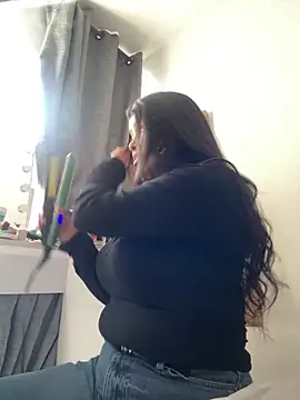 moonhelen online show from March 13, 2026, 6:46 pm