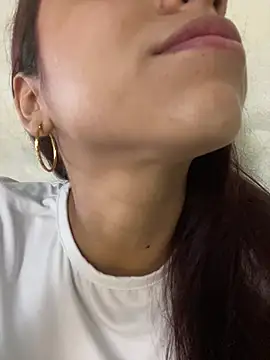 Snapshot of CarolineFyre chatting on April 9, 2026, 12:33 pm CarolineFyre online show from April 9, 2026, 12:33 pm