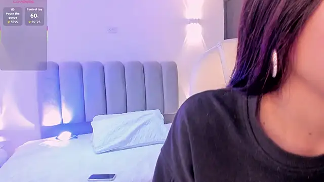 Snapshot of CarolineFyre chatting on February 20, 2026, 1:24 pm CarolineFyre online show from February 20, 2026, 1:24 pm