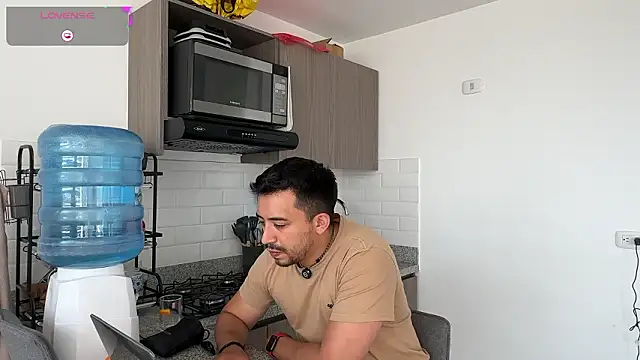 Snapshot of Sofii_n_Diego chatting on February 9, 2026, 9:13 pm Sofii n Diego online show from February 9, 2026, 9:13 pm