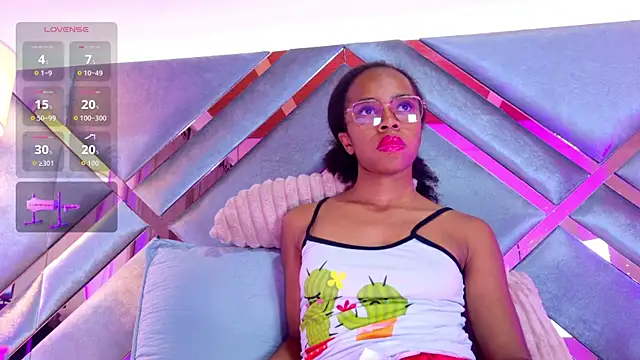 EmmaLovve online show from July 28, 2026, 1:57 am