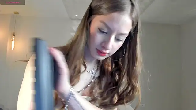 IsabellaMorettiX online show from July 22, 2026, 4:03 am