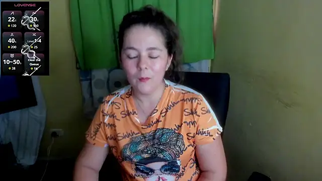 LuciaMiilf online show from June 25, 2026, 9:42 pm