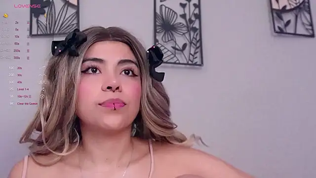 Snapshot of loveegirll1 chatting on February 8, 2026, 3:15 am loveegirll1 online show from February 8, 2026, 3:15 am