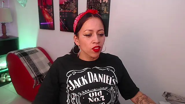 Snapshot of Milfangel1 chatting on February 5, 2026, 7:10 pm Milfangel1 online show from February 5, 2026, 7:10 pm