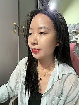 Linne6789 online show from May 10, 2026, 3:32 am