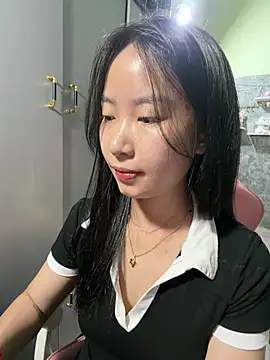 Linne6789 online show from May 17, 2026, 4:29 pm