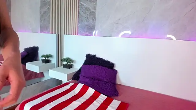 Snapshot of HannaWen_ chatting on March 11, 2026, 12:43 pm HannaWen online show from March 11, 2026, 12:43 pm