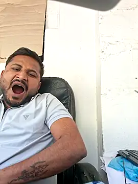 Snapshot of hot---boy1 chatting on February 1, 2026, 5:06 am hot---boy1 online show from February 1, 2026, 5:06 am