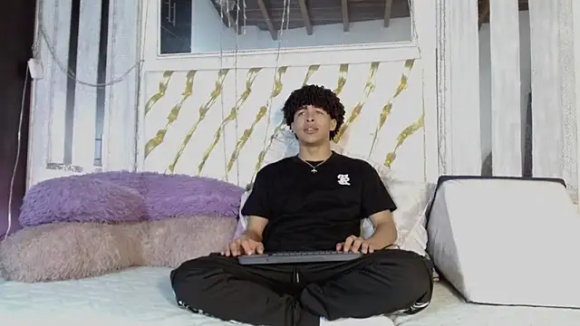 Snapshot of ian_smith_ chatting on April 10, 2026, 12:01 pm ian smith online show from April 10, 2026, 12:01 pm