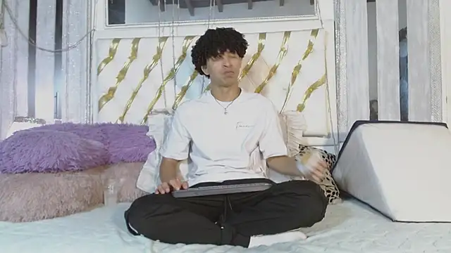 Snapshot of ian_smith_ chatting on April 14, 2026, 11:59 am ian smith online show from April 14, 2026, 11:59 am