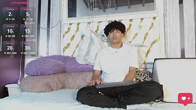 Snapshot of ian_smith_ chatting on April 1, 2026, 11:44 am ian smith online show from April 1, 2026, 11:44 am