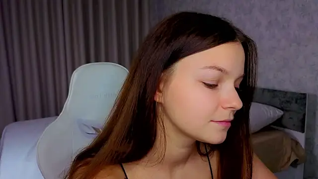 Snapshot of ElizaPizza chatting on June 3, 2026, 6:23 pm ElizaPizza online show from June 3, 2026, 6:23 pm
