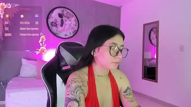 charlottee27  online show from June 26, 2026, 1:55 am