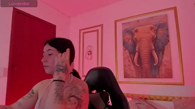 charlottee27  online show from July 2, 2026, 2:12 am