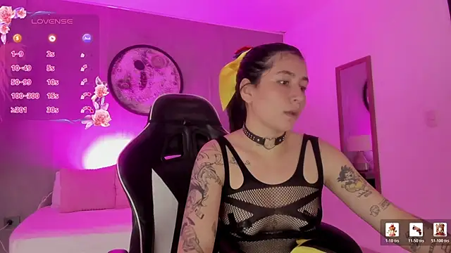 charlottee27  online show from June 21, 2026, 1:55 am