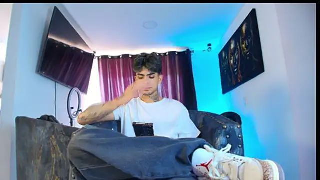 Snapshot of miguel_aguirre_ chatting on February 19, 2026, 1:41 pm miguel aguirre online show from February 19, 2026, 1:41 pm