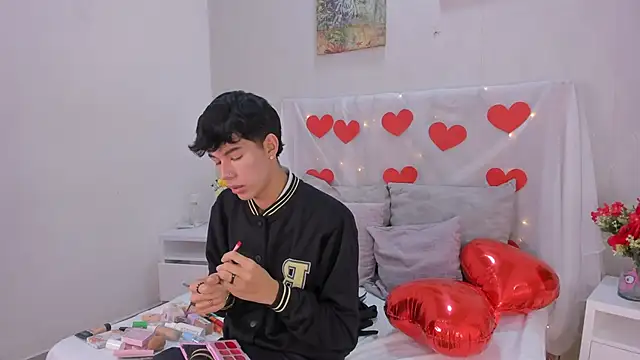 Snapshot of noah_lewiss chatting on February 17, 2026, 10:56 am noah lewiss online show from February 17, 2026, 10:56 am