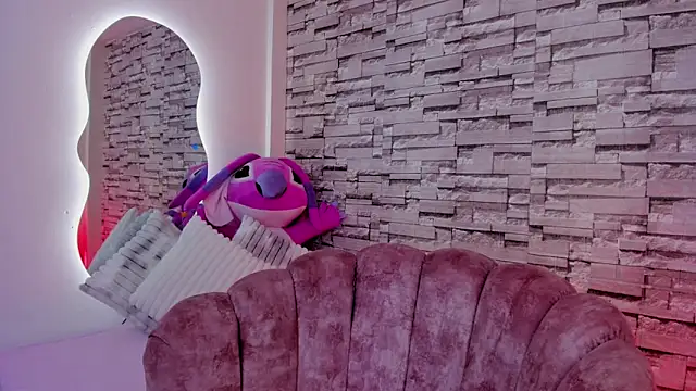 Snapshot of Elarossie chatting on February 16, 2026, 4:00 am Elarossie online show from February 16, 2026, 4:00 am