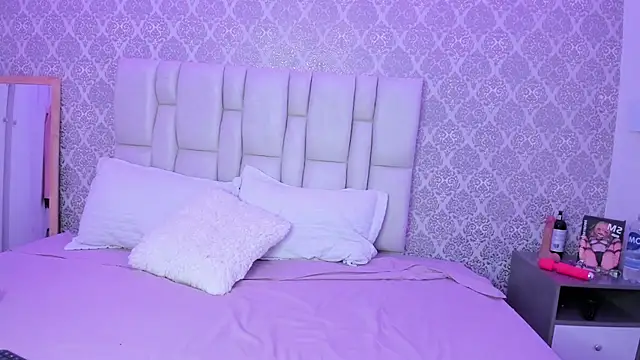 valeriesaint online show from March 25, 2026, 10:52 pm