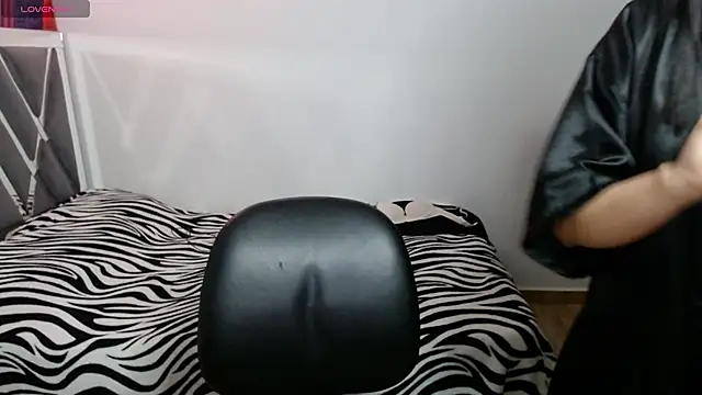 Snapshot of paula_lopez__ chatting on April 12, 2026, 6:55 pm paula lopez online show from April 12, 2026, 6:55 pm