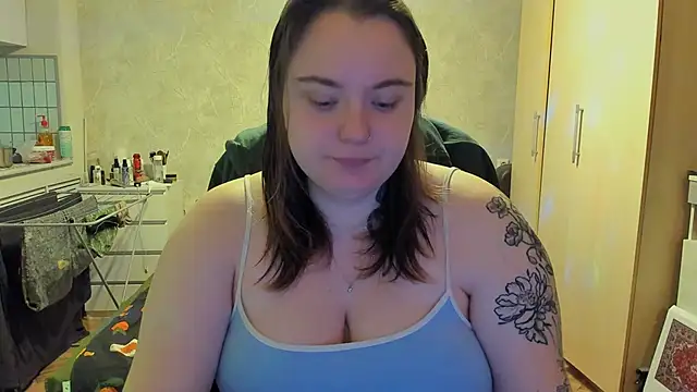 Snapshot of katya_idinax chatting on February 13, 2026, 3:34 pm katya idinax online show from February 13, 2026, 3:34 pm