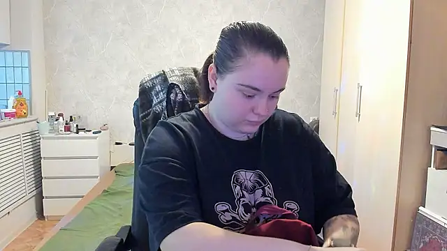 Snapshot of katya_idinax chatting on February 4, 2026, 10:21 am katya idinax online show from February 4, 2026, 10:21 am