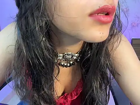 Glossy Girl online show from February 20, 2026, 2:19 pm