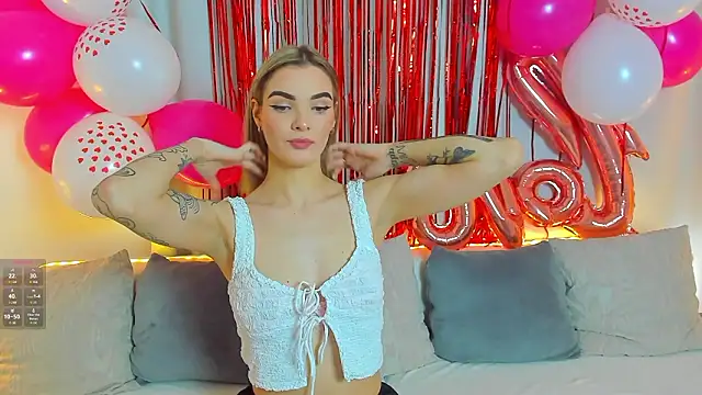 Snapshot of SinLuna_ chatting on February 5, 2026, 4:03 pm SinLuna online show from February 5, 2026, 4:03 pm