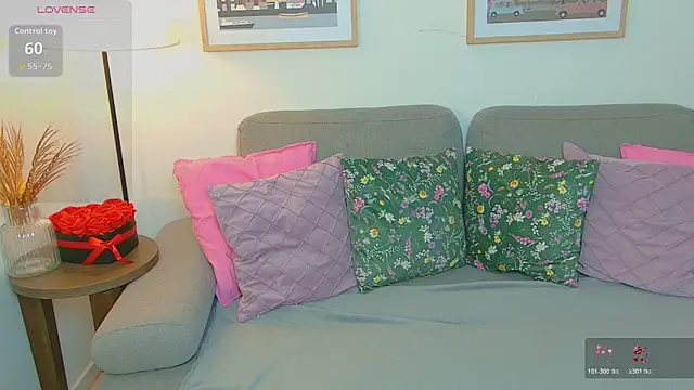 Snapshot of SinLuna_ chatting on April 1, 2026, 2:47 pm SinLuna online show from April 1, 2026, 2:47 pm