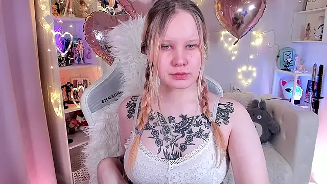 AnnieVibe online show from February 5, 2026, 5:31 pm