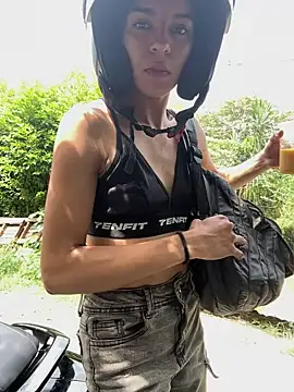 Snapshot of NaniBlossomX chatting on February 19, 2026, 6:38 pm NaniBlossomX online show from February 19, 2026, 6:38 pm