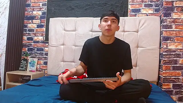 Snapshot of massimoferrera303av chatting on February 19, 2026, 6:49 pm massimoferrera303av online show from February 19, 2026, 6:49 pm